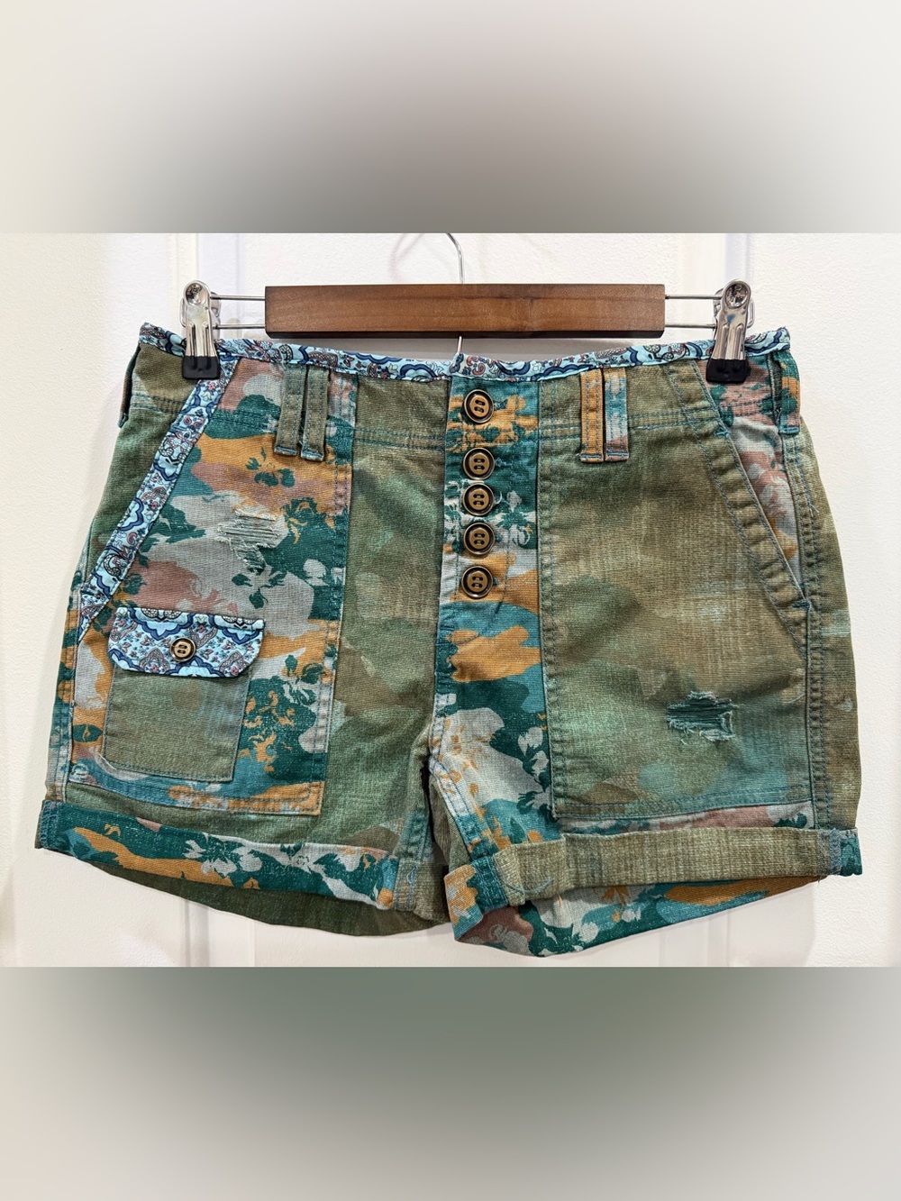 Pilcro Anthropologie The Wanderer Shorts Camo Patchwork Utility Size 26P